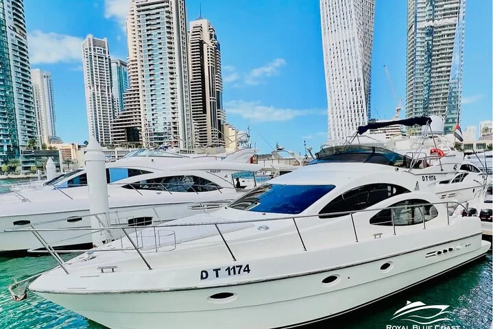 Dubai Marina Luxury AZIMUT Yacht (Half Day)
